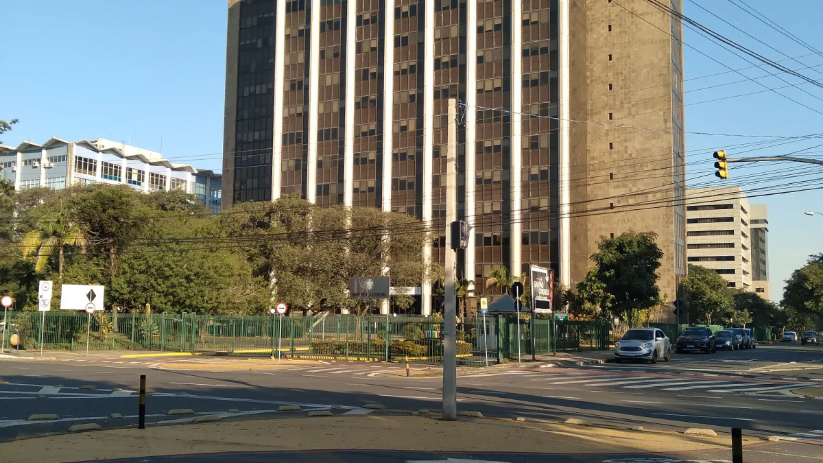 Edifício da Receita Federal conhecido como Chocolatão, em Porto Alegre.